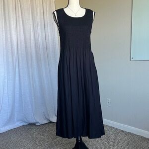 Black Smocked Midi Dress Sleeveless Pockets Flowy Stretch Size M NWT